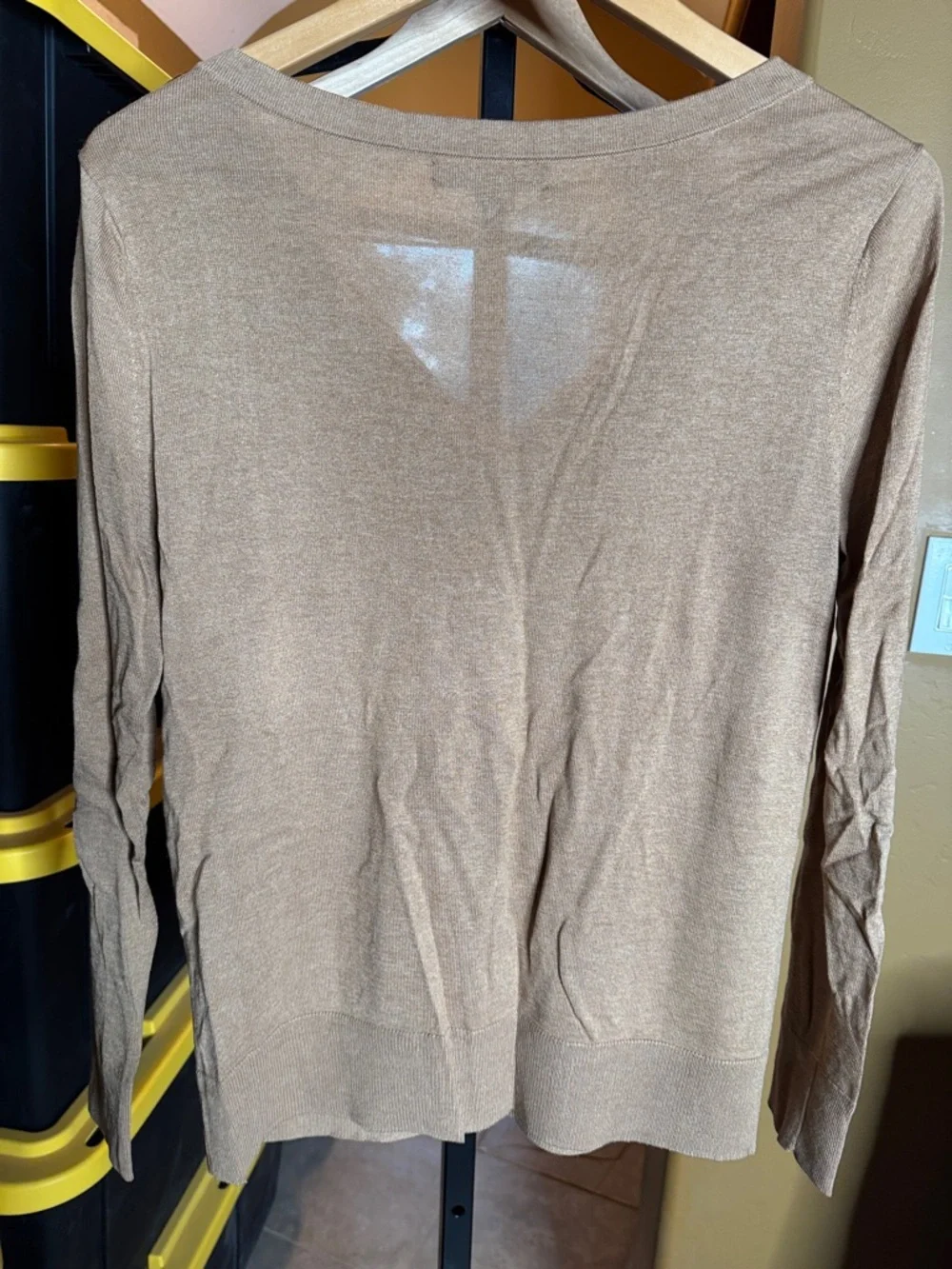 Banana Republic Silk Cashmere V-Neck Sweater Camel Brown Lightweight Knit Medium - Picture 2 of 8